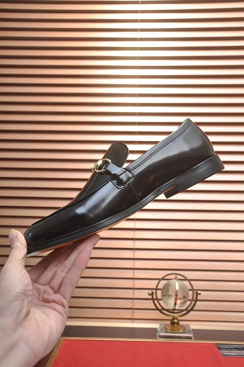 Factory price 540💶Italian top luxury men's shoe giant (GUCCI) (Gucci) (full cowhide lining) new arrival🍃Original European style🔰 Pleasant to the eye😍In order to make the shoes more durable and non-deformable🌀The production continues to follow traditional methods but there is still no lack of innovation💪The original sheepskin is chosen for the leather♻️Smooth, natural and exceptionally bright⭐Made of imported cowhide The rich man’s first choice 38-45 (45 customized)